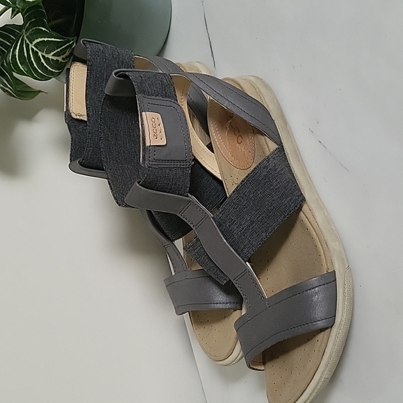 Ecco Sandals - Picture 2 of 8